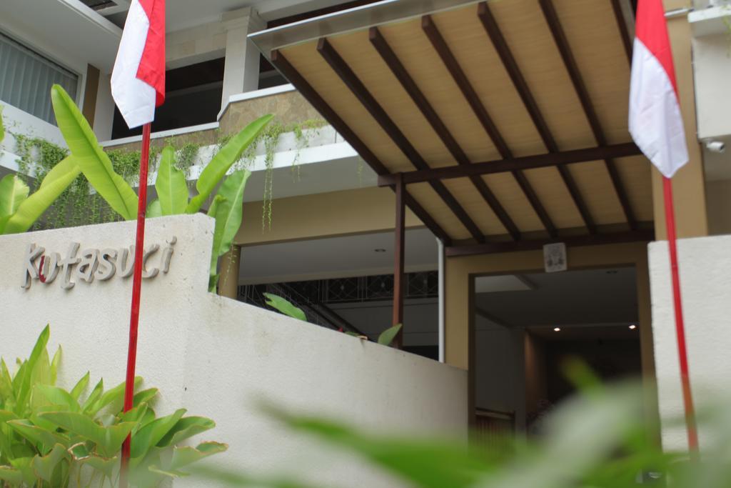 Kuta Suci Guesthouse Exterior photo