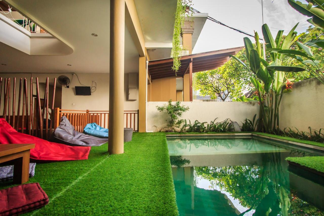 Kuta Suci Guesthouse Exterior photo